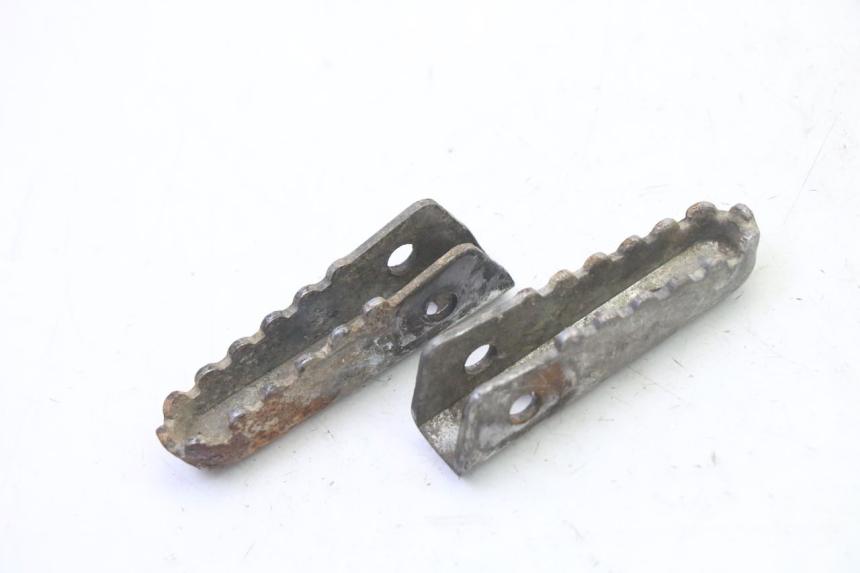 photo de PAIR OF REAR FOOTRESTS GILERA SMT SUPERMOTARD 50 (2009 - 2017)