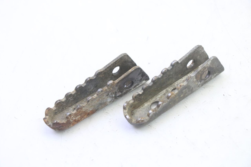 photo de PAIR OF REAR FOOTRESTS GILERA SMT SUPERMOTARD 50 (2009 - 2017)
