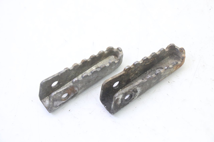 photo de PAIR OF REAR FOOTRESTS GILERA SMT SUPERMOTARD 50 (2009 - 2017)