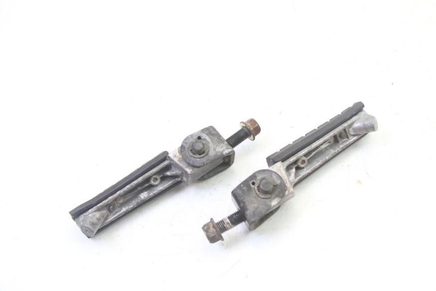 photo de REAR FOOTPEG SET TRIUMPH SPRINT 900 (1995 - 1998)