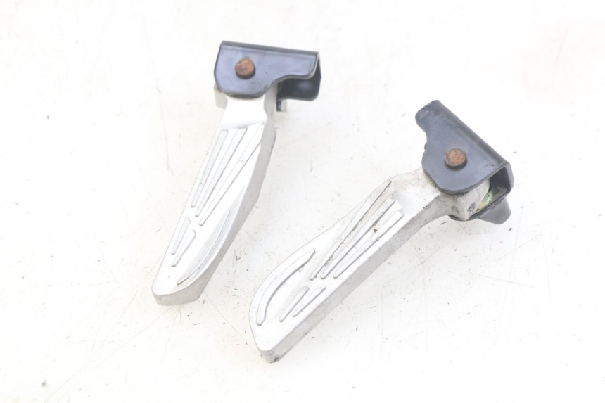 photo de PAIR OF REAR FOOTRESTS SYM FIDDLE 3 III 125 (2014 - 2020)