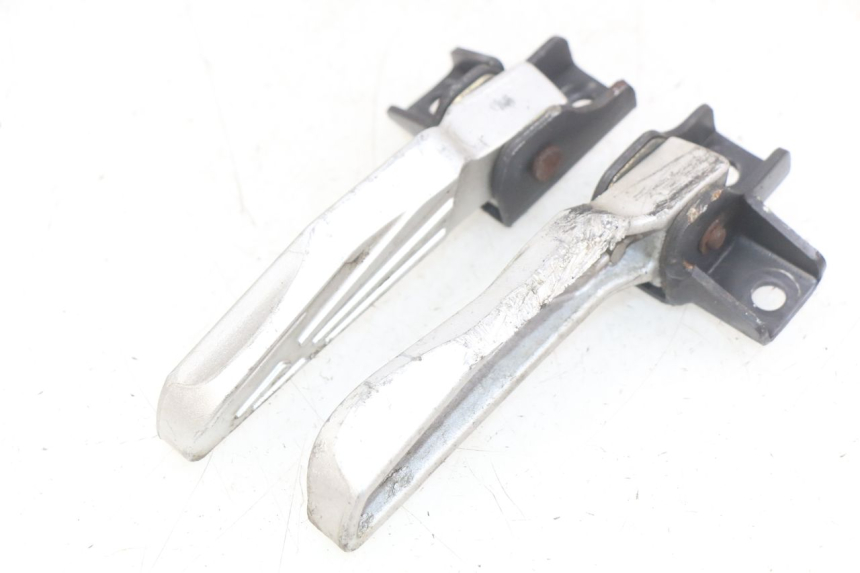 photo de PAIR OF REAR FOOTRESTS SYM FIDDLE 3 III 125 (2014 - 2020)