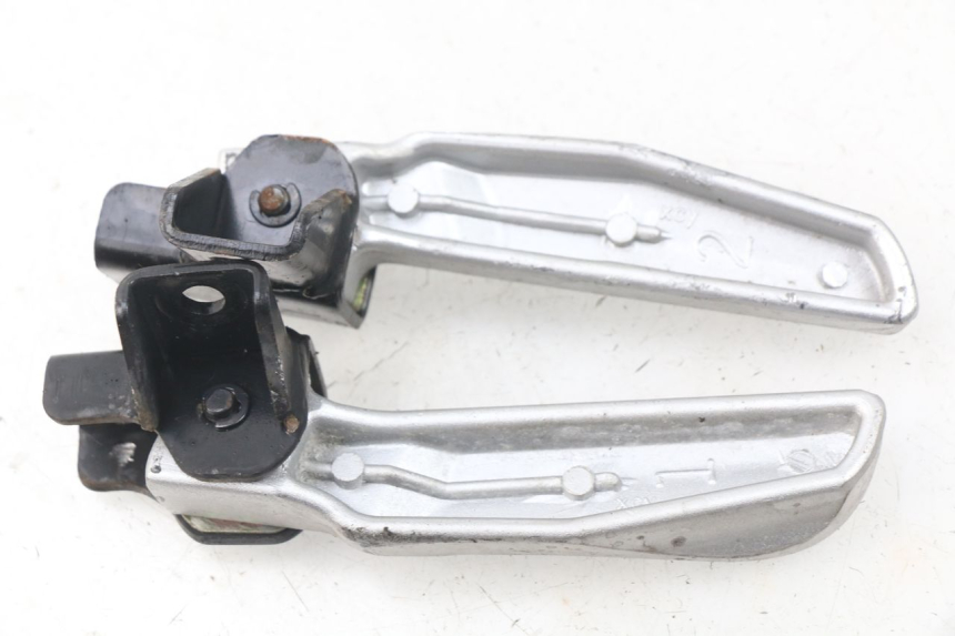 photo de PAIR REAR FOOTRESTS SYM FIDDLE 3 III 50 (2014 - 2017)