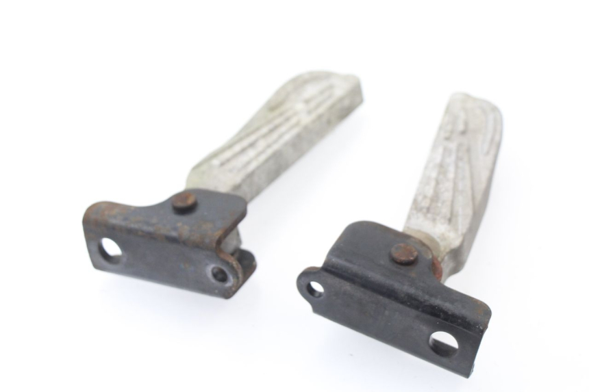 photo de PAIR REAR FOOTRESTS SYM TONIK 125 (2010 - 2014)