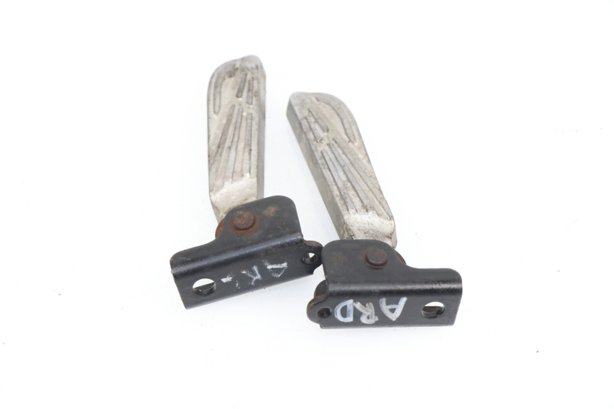 photo de PAIR REAR FOOTRESTS SYM TONIK 50 (2011 - 2014)
