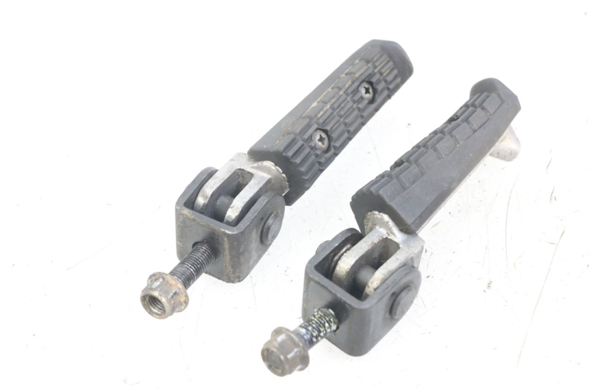 photo de PAIR OF REAR FOOTRESTS TRIUMPH SPEED TRIPLE T301 900 (1994 - 1996)