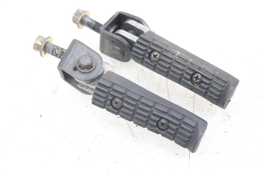 photo de PAIR OF REAR FOOTRESTS TRIUMPH SPEED TRIPLE T301 900 (1994 - 1996)