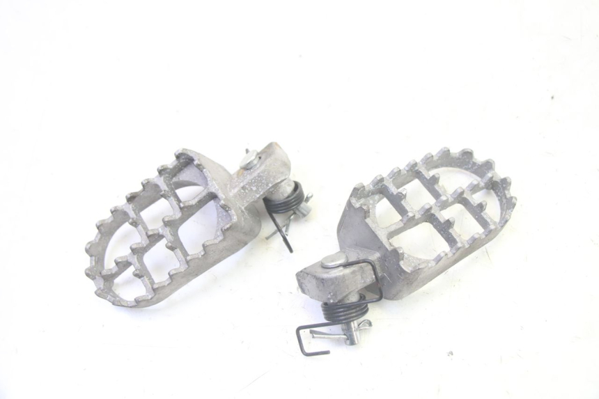 photo de PAIR REAR FOOTRESTS YAMAHA TTR 125 (2000 - 2020) - Main view