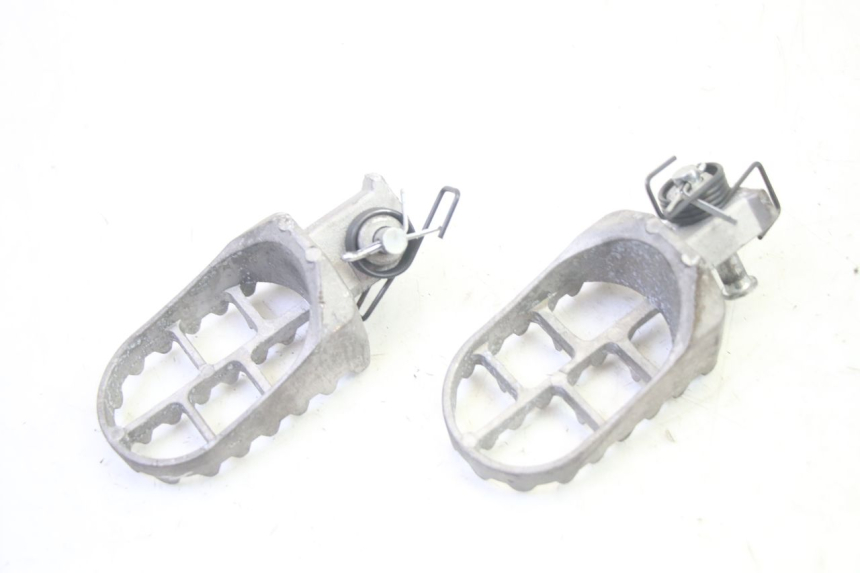 photo de PAIR REAR FOOTRESTS YAMAHA TTR 125 (2000 - 2020) - Product overview