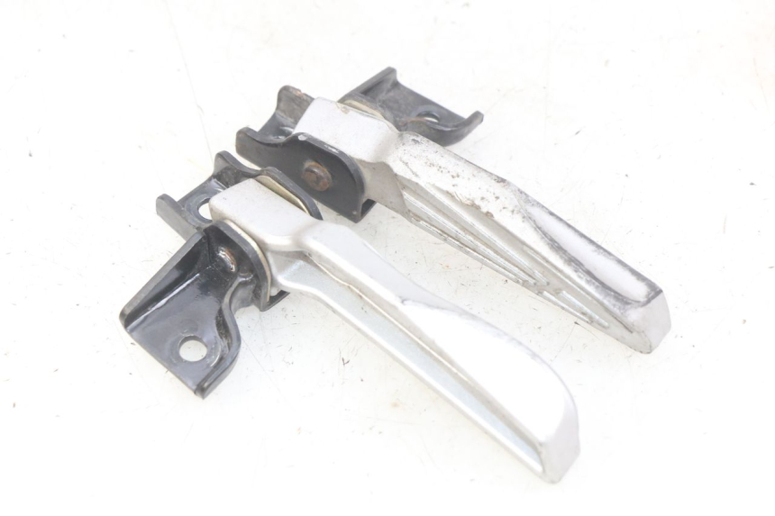 photo de PAIR OF REAR FOOTRESTS PEUGEOT TWEET 125 (2018 - 2021)