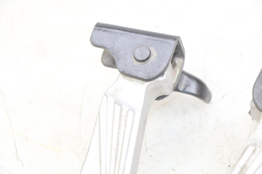 photo de PAIR OF REAR FOOTRESTS PEUGEOT TWEET 125 (2018 - 2021)