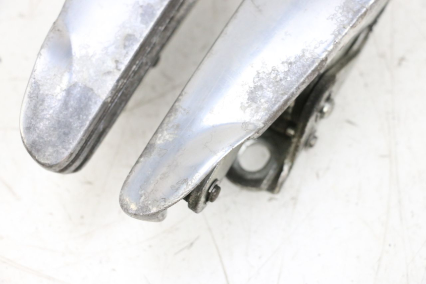 photo de PAIR REAR FOOTRESTS PIAGGIO VESPA GTS SUPER IE 125 (2009 - 2016) - Fixing points details