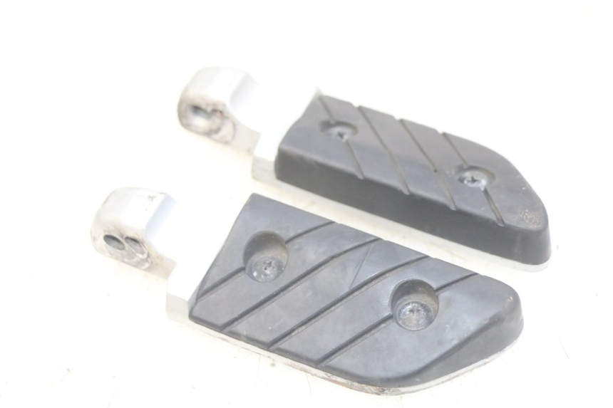 photo de PAIR OF REAR FOOTRESTS YAMAHA X-CITY XCITY 125 (2007 - 2008)