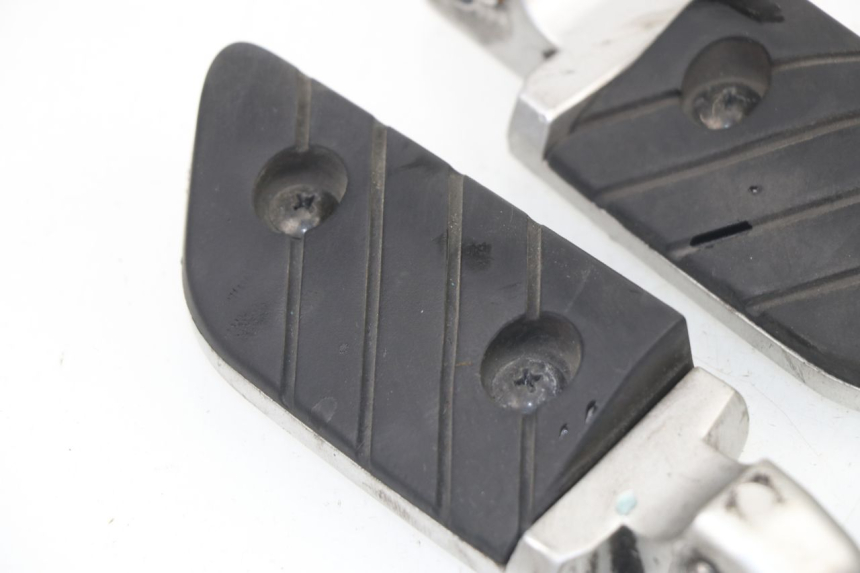 photo de PAIR OF REAR FOOTRESTS YAMAHA X-CITY XCITY 125 (2007 - 2008)