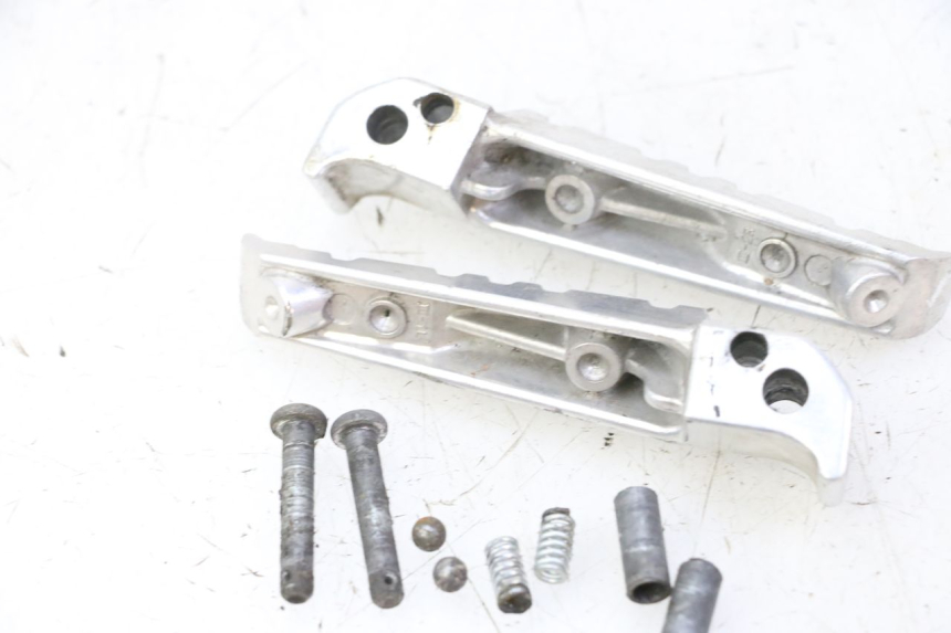 photo de PAIR OF REAR FOOTRESTS YAMAHA X-MAX XMAX 125 (2010 - 2014)