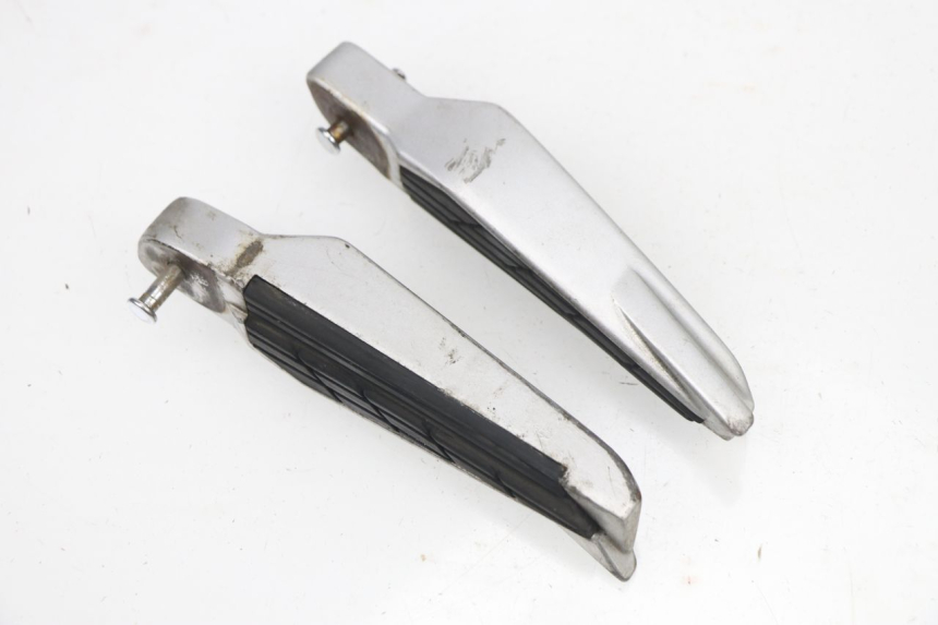photo de PAIR REAR FOOTRESTS KYMCO XCITING 500 (2007 - 2010)