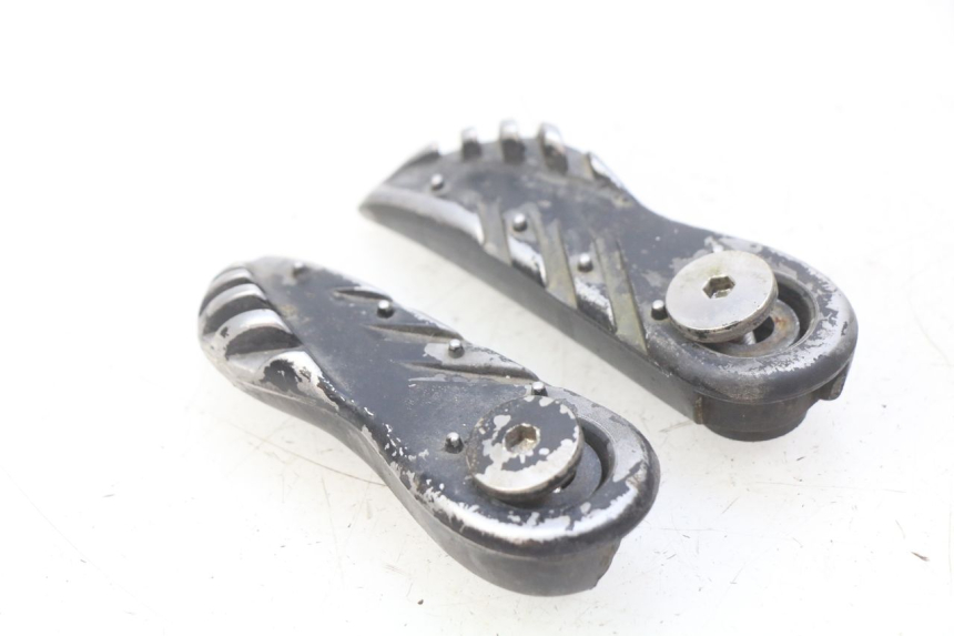 photo de PAIR OF REAR FOOTRESTS YAMAHA BW'S NAKED 50 (2008 - 2019)