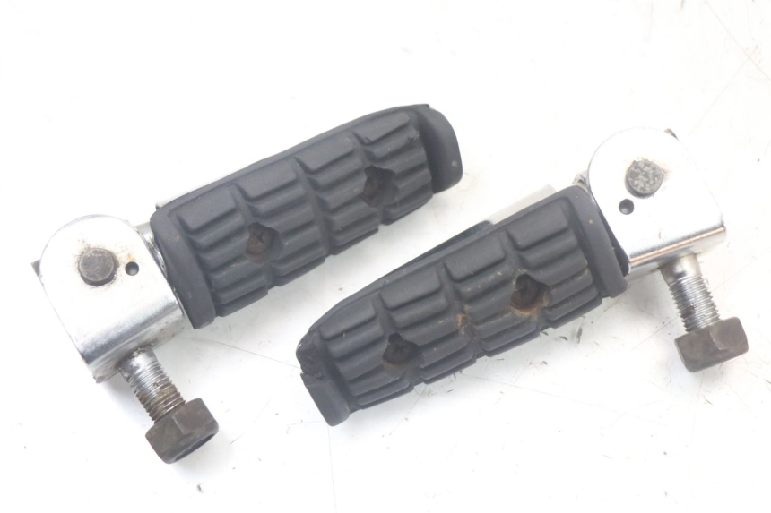 photo de PAIR OF REAR FOOTRESTS YAMAHA FJ 3CX 1200 (1986 - 1996)