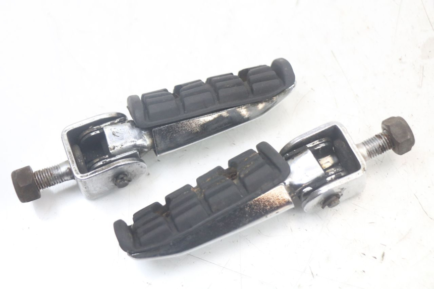 photo de PAIR OF REAR FOOTRESTS YAMAHA FJ 3CX 1200 (1986 - 1996)