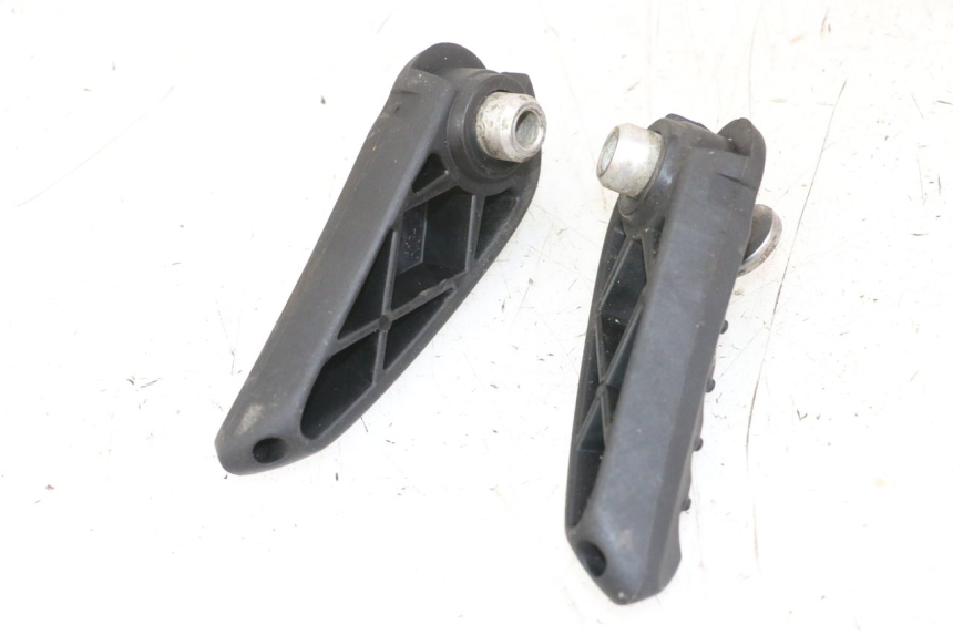 photo de PAIR OF REAR FOOTRESTS YAMAHA NEO'S 4T 50 (2008 - 2016)