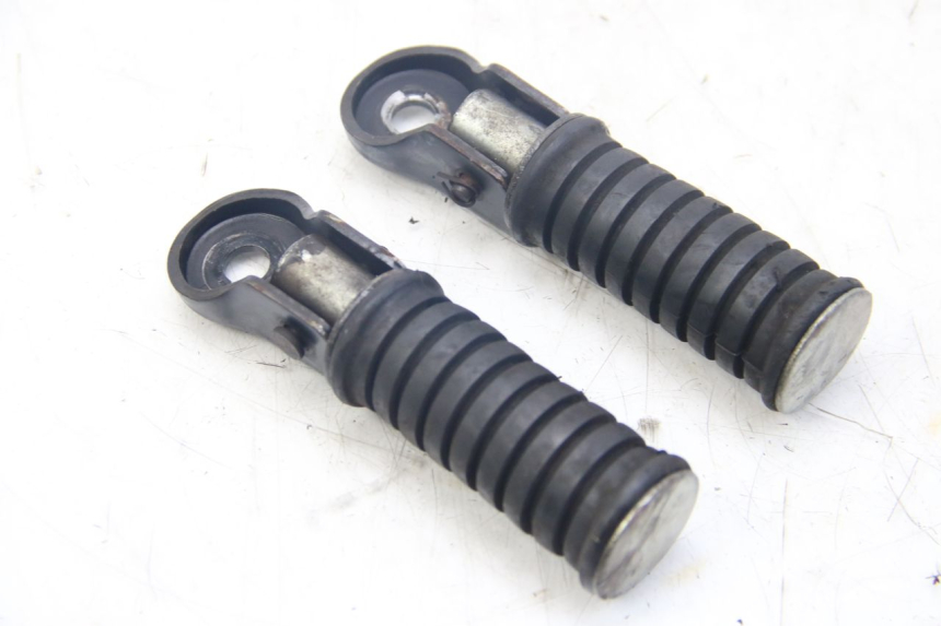 photo de PAIR OF REAR FOOTRESTS YAMAHA SR 125 (1996 - 2003)