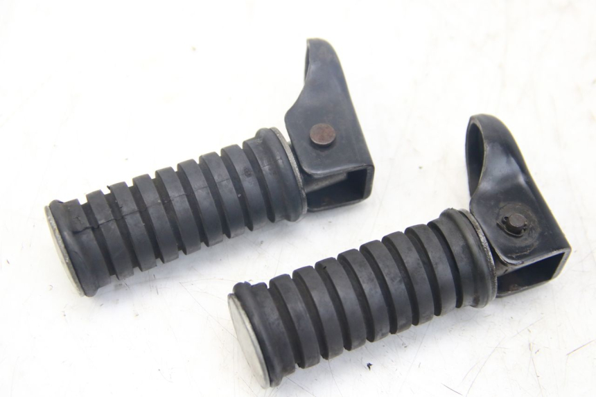 photo de PAIR OF REAR FOOTRESTS YAMAHA SR 125 (1996 - 2003)