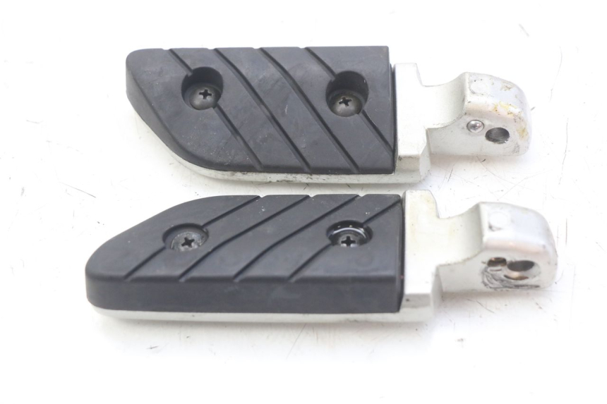 photo de PAIR OF REAR FOOTRESTS YAMAHA X-CITY XCITY 125 (2007 - 2008)