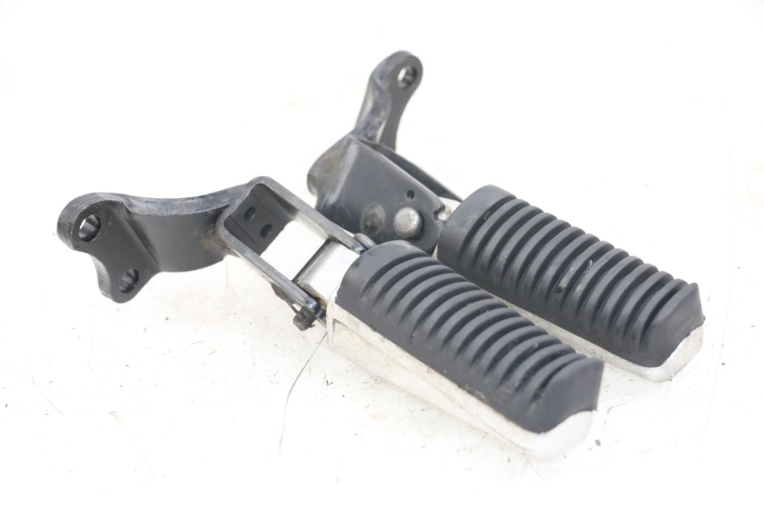 photo de PAIR OF REAR FOOTRESTS YAMAHA X-MAX XMAX 250 (2006 - 2009)