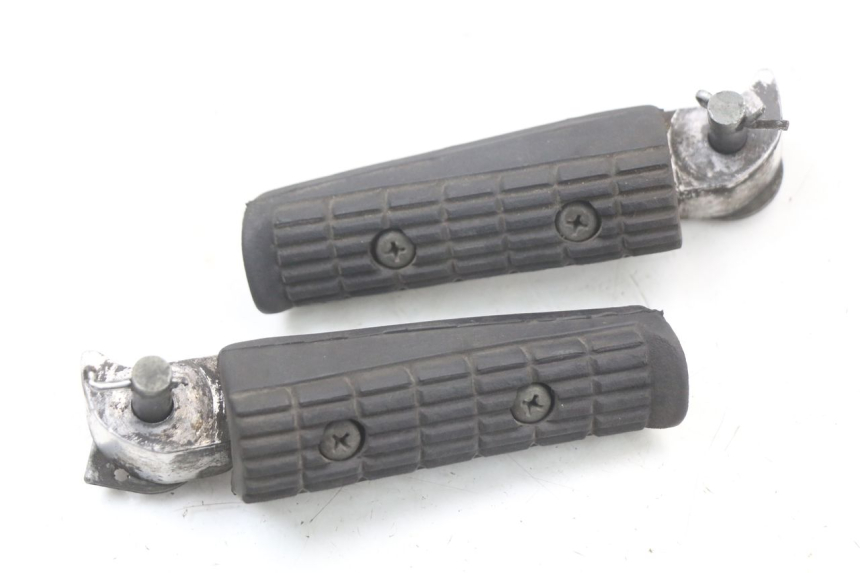 photo de PAIR REAR FOOTRESTS YAMAHA XJS DIVERSION 600 (1997 - 1999)