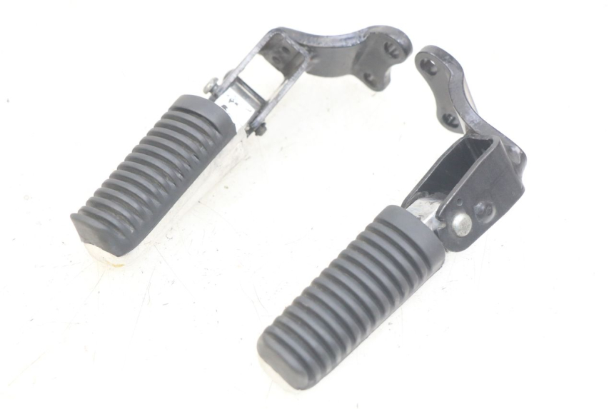 photo de PAIR OF REAR FOOTRESTS YAMAHA XMAX X-MAX 125 (2006 - 2009)