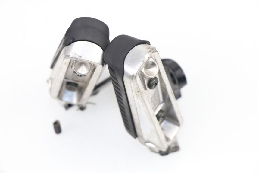 photo de PAIR OF REAR FOOTRESTS YAMAHA XMAX X-MAX 125 (2006 - 2009)