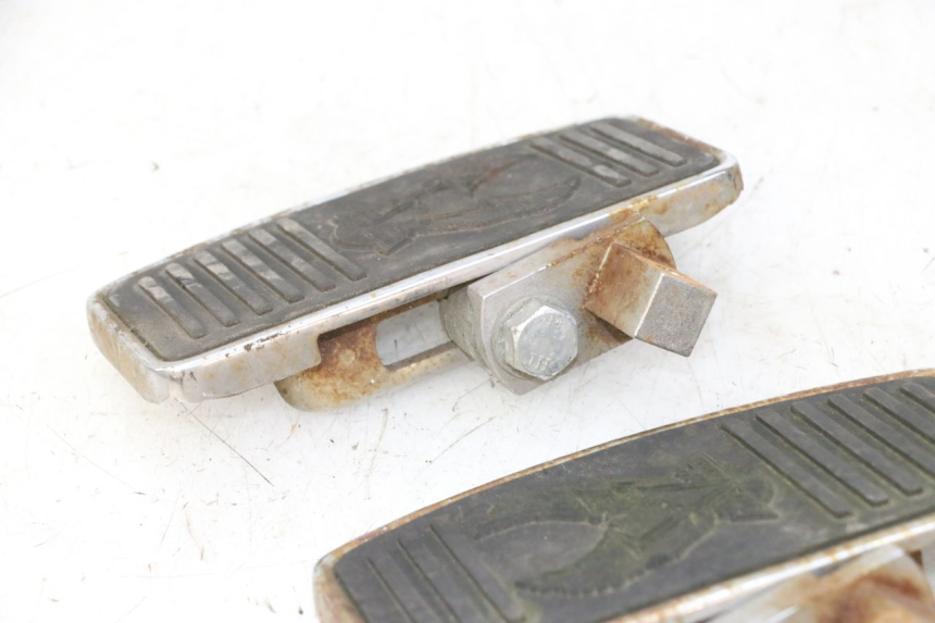 photo de PAIR FRONT FOOTREST HYOSUNG GV AQUILA 125 (2000 - 2004)