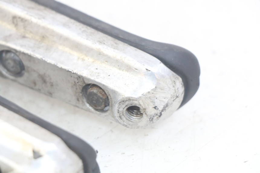 photo de PAIR OF FRONT FOOTRESTS HONDA CBR F SC25 1000 (1989 - 1992)