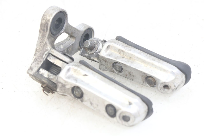 photo de PAIR OF FRONT FOOTRESTS HONDA CBR F SC25 1000 (1989 - 1992)