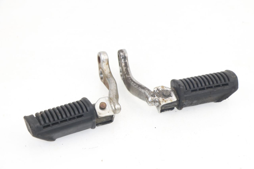 photo de PAIR FRONT FOOTREST SUZUKI GN 125 (1997 - 2000)