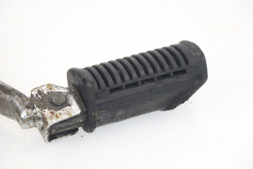 photo de PAIR FRONT FOOTREST SUZUKI GN 125 (1997 - 2000)