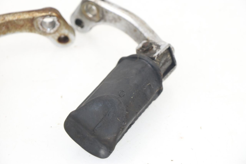 photo de PAIR FRONT FOOTREST SUZUKI GN 125 (1997 - 2000)