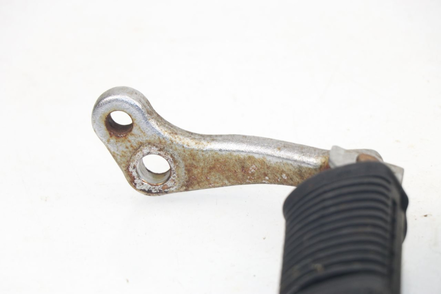 photo de PAIR FRONT FOOTREST SUZUKI GN 125 (1997 - 2000)