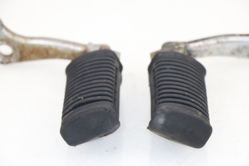 photo de PAIR FRONT FOOTREST SUZUKI GN 125 (1997 - 2000)