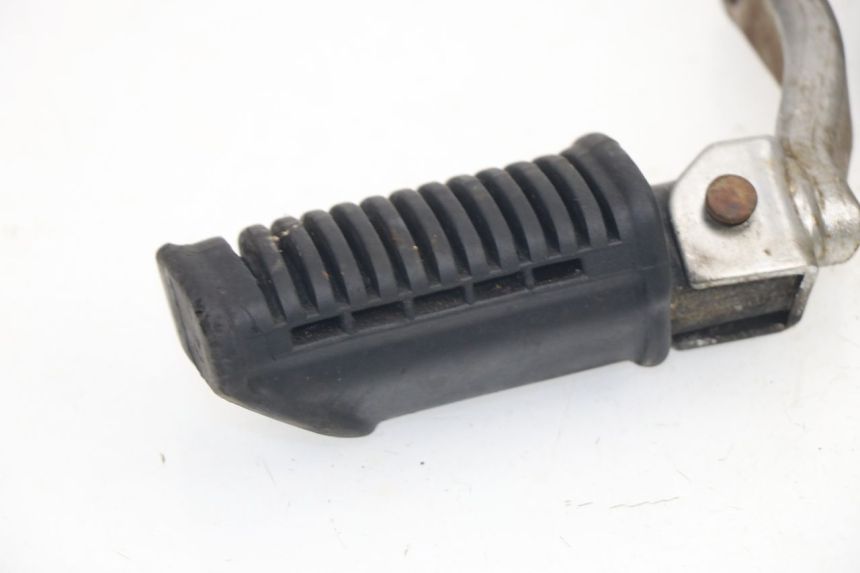 photo de PAIR FRONT FOOTREST SUZUKI GN 125 (1997 - 2000)