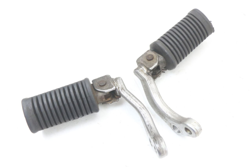 photo de PAIR FRONT FOOTREST SUZUKI GN 125 (1997 - 2000)