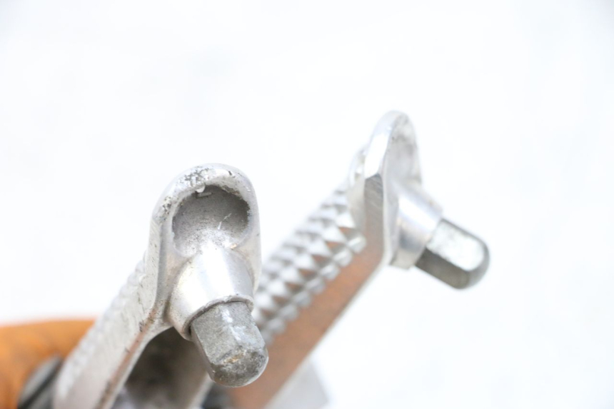 photo de PAIR FRONT FOOTREST SUZUKI GSXR GSX-R 1000 (2003 - 2004) - Component detail