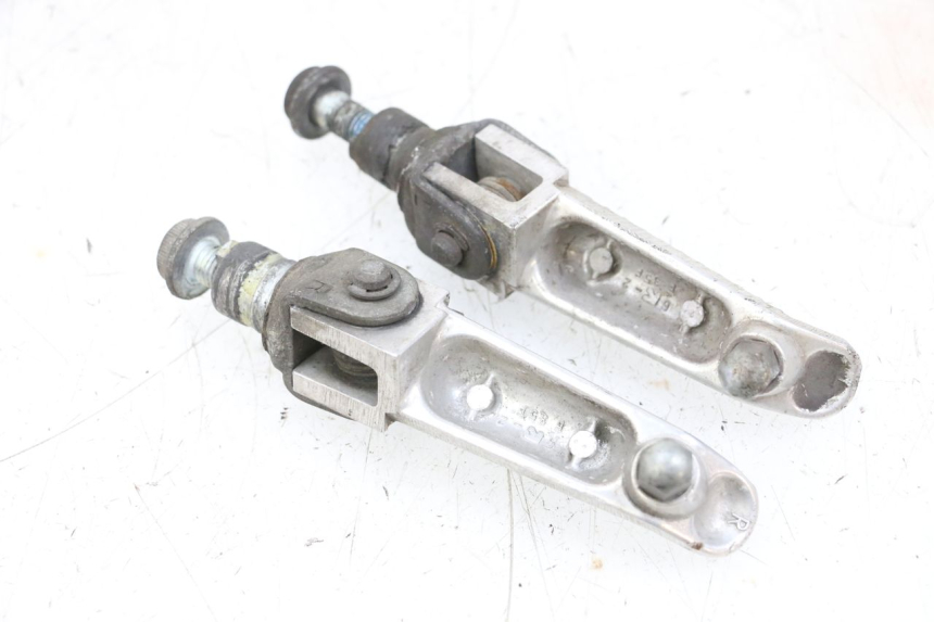 photo de PAIR FRONT FOOTREST SUZUKI GSXR GSX-R 1000 (2003 - 2004) - Alternative perspective