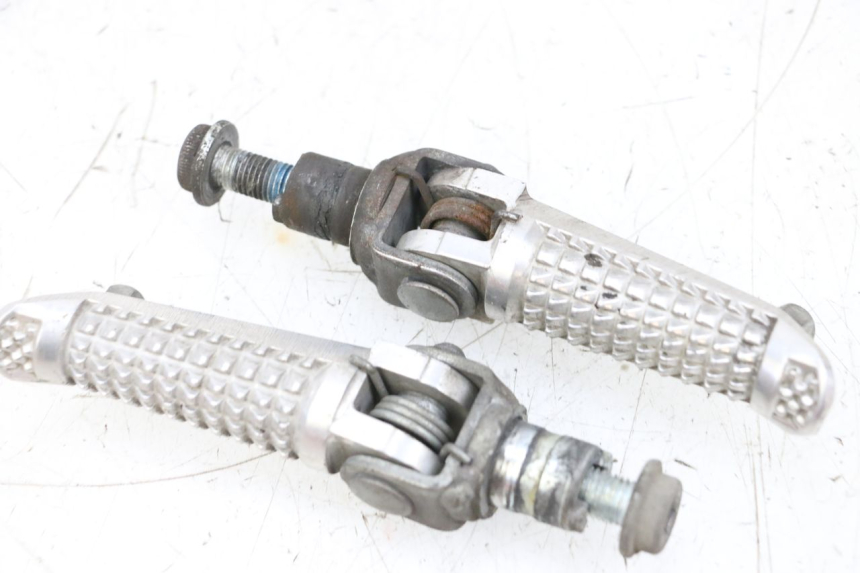photo de PAIR FRONT FOOTREST SUZUKI GSXR GSX-R 1000 (2003 - 2004) - Product overview