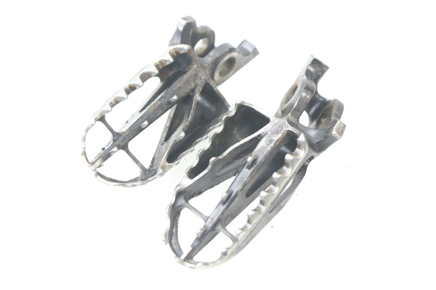 photo de PAIR FRONT FOOTREST HONDA CRF CR-F 450 (2001 - 2005)