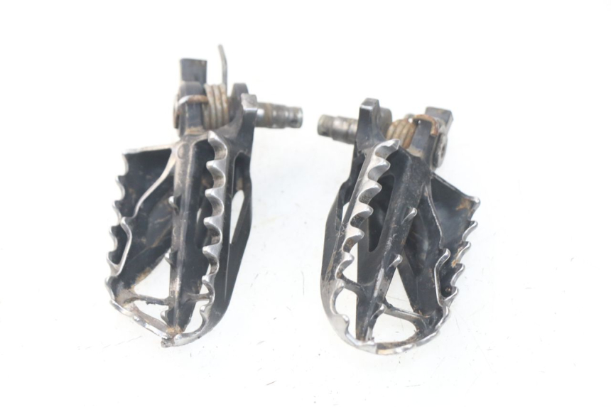 photo de PAIR FRONT FOOTREST HONDA CRF CR-F 450 (2005 - 2008)
