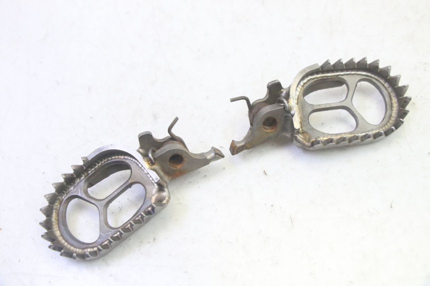 photo de PAIR FRONT FOOTREST KAWASAKI KXF KX-F 250 (2017 - 2019) - Main view