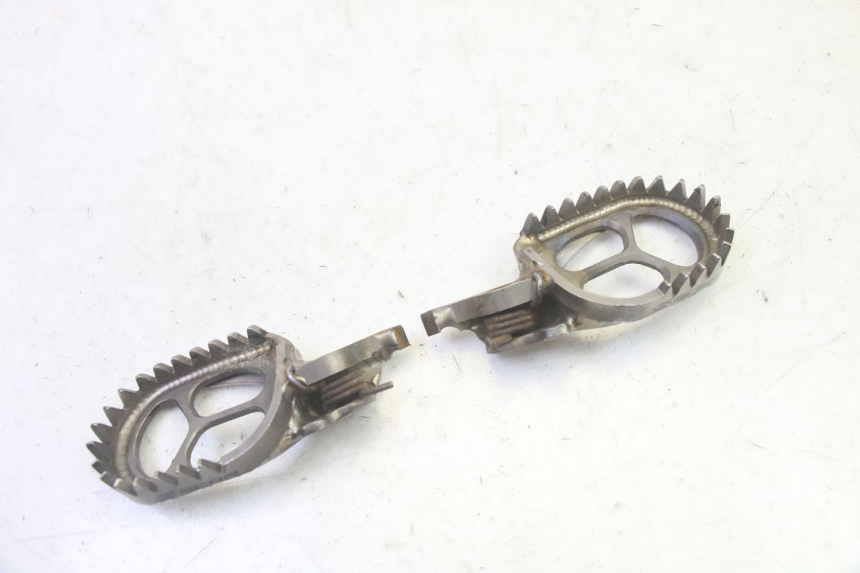 photo de PAIR FRONT FOOTREST KAWASAKI KXF KX-F 250 (2017 - 2019) - Component detail