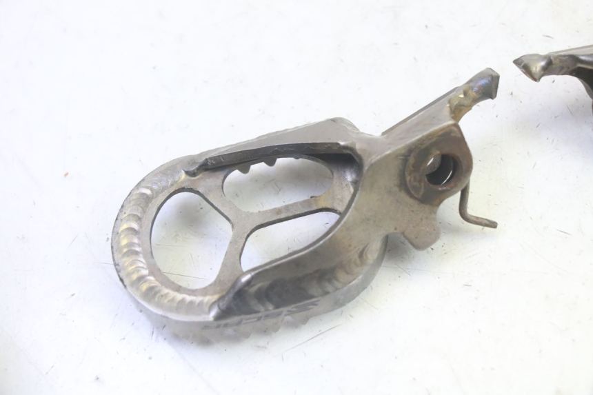 photo de PAIR FRONT FOOTREST KAWASAKI KXF KX-F 250 (2017 - 2019) - Checked used part