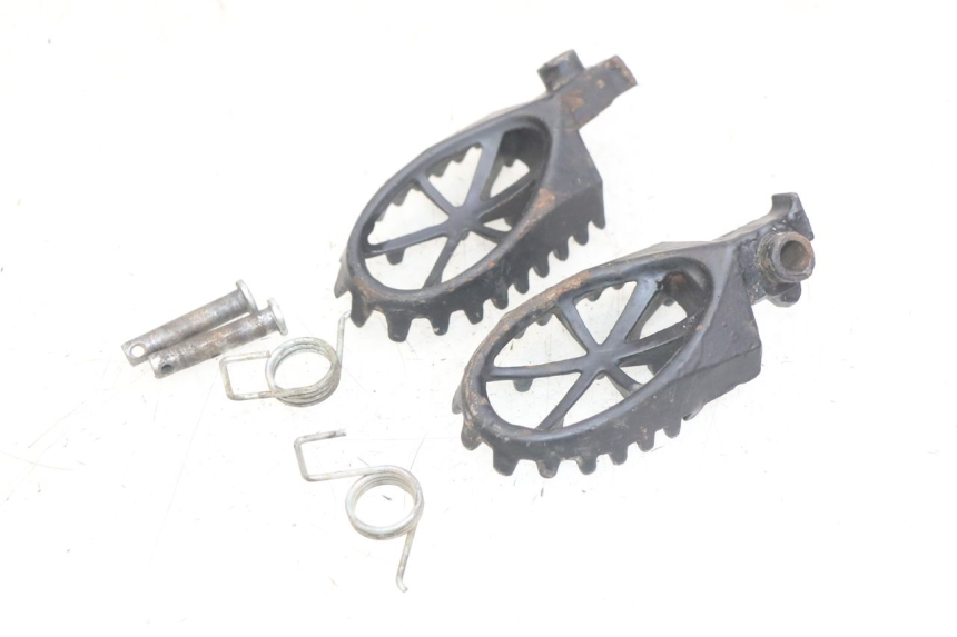 photo de PAIR OF FRONT FOOTRESTS APOLLO RFZ 150